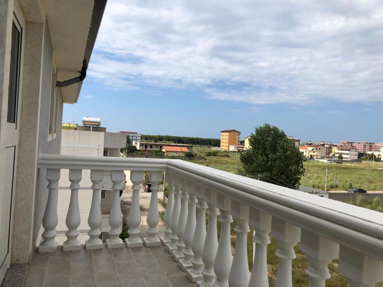 Doci Seven Hotel Velipojë Exteriör bild